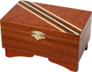 Originál intarzovaná šperkovnice, dno provedení mahagon, víko kořenice mahagon, lak, rozměr  18x11x7cm 